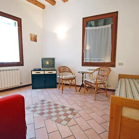 Hotel Barbaria De Le Tole *